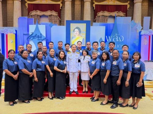 พช.เมืองกำแพงเพชร ร่วมนำตัวแทนหมู่บ้านต้นกล้าฯ เข้าเฝ้าฯ รับเสด็จ งานมหกรรมกองทุนแม่ของแผ่นดิน ประจำปี 2569